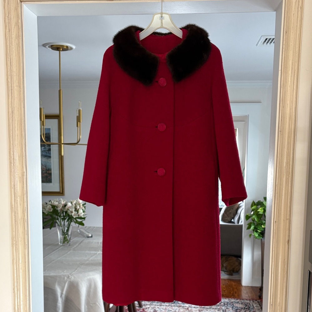 VINTAGE woman’s, fur collar coat 🌲⛄️🕶️